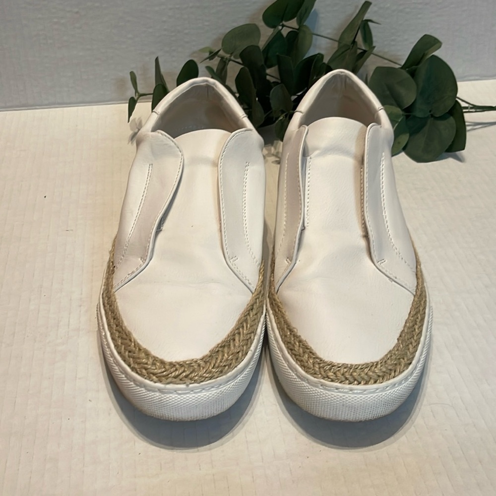 Ladies cute and trendy leather slid ons - Picture 3 of 3